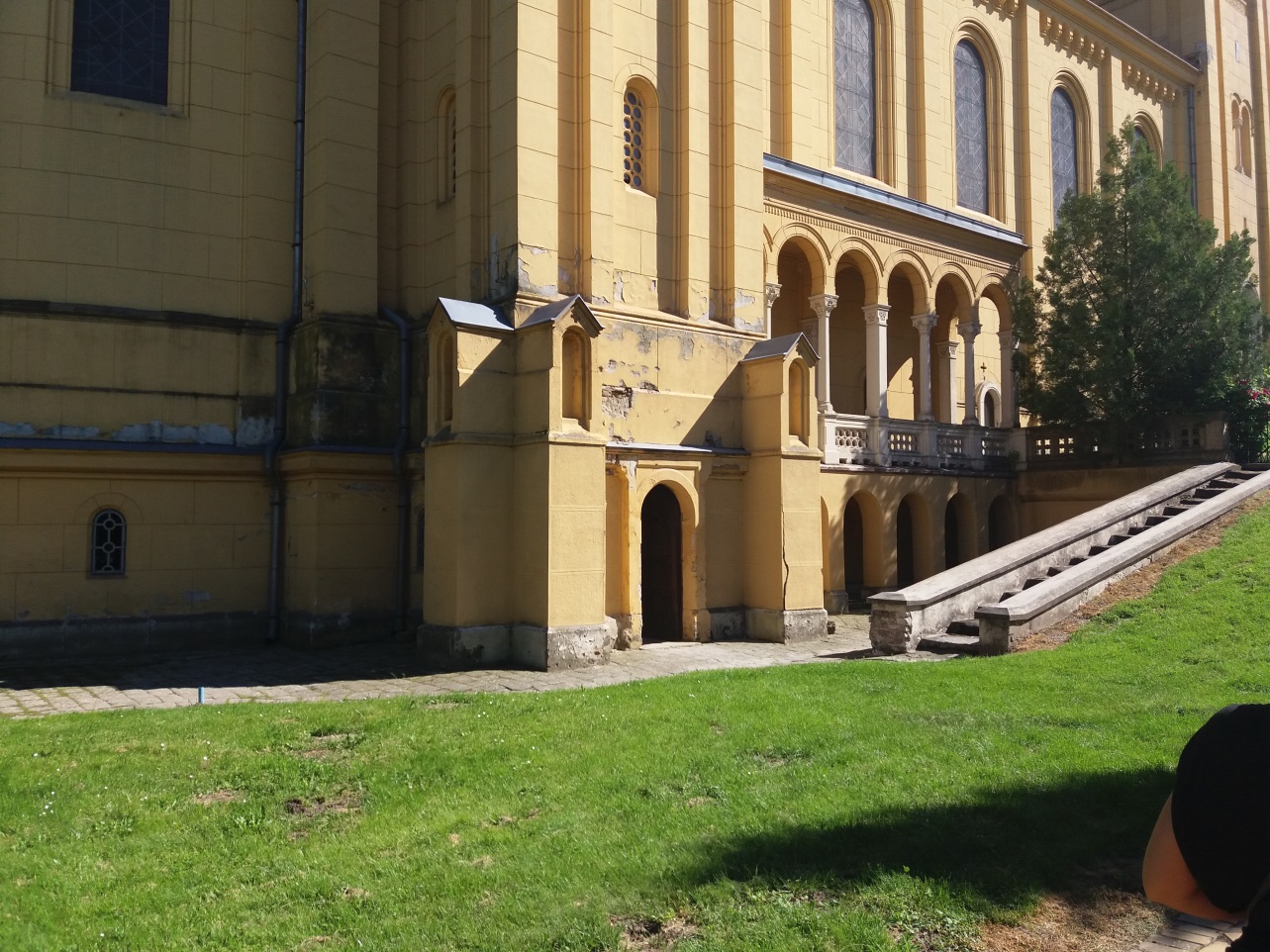 Az altemplom bejárata